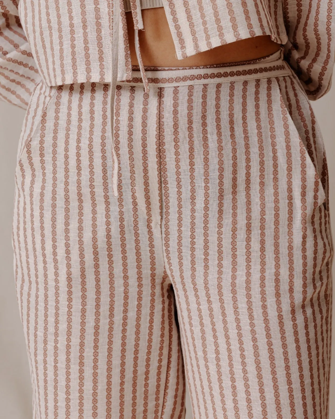 Brown Linea Linen Set