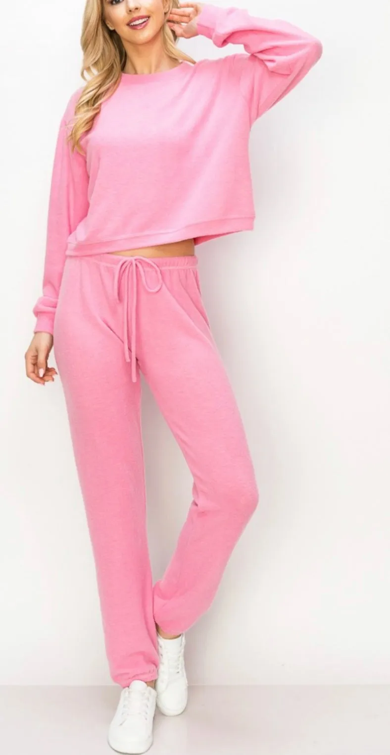 Comfy top with long sleeves in the prettiest shade of pink in our comfy brushed Jersey