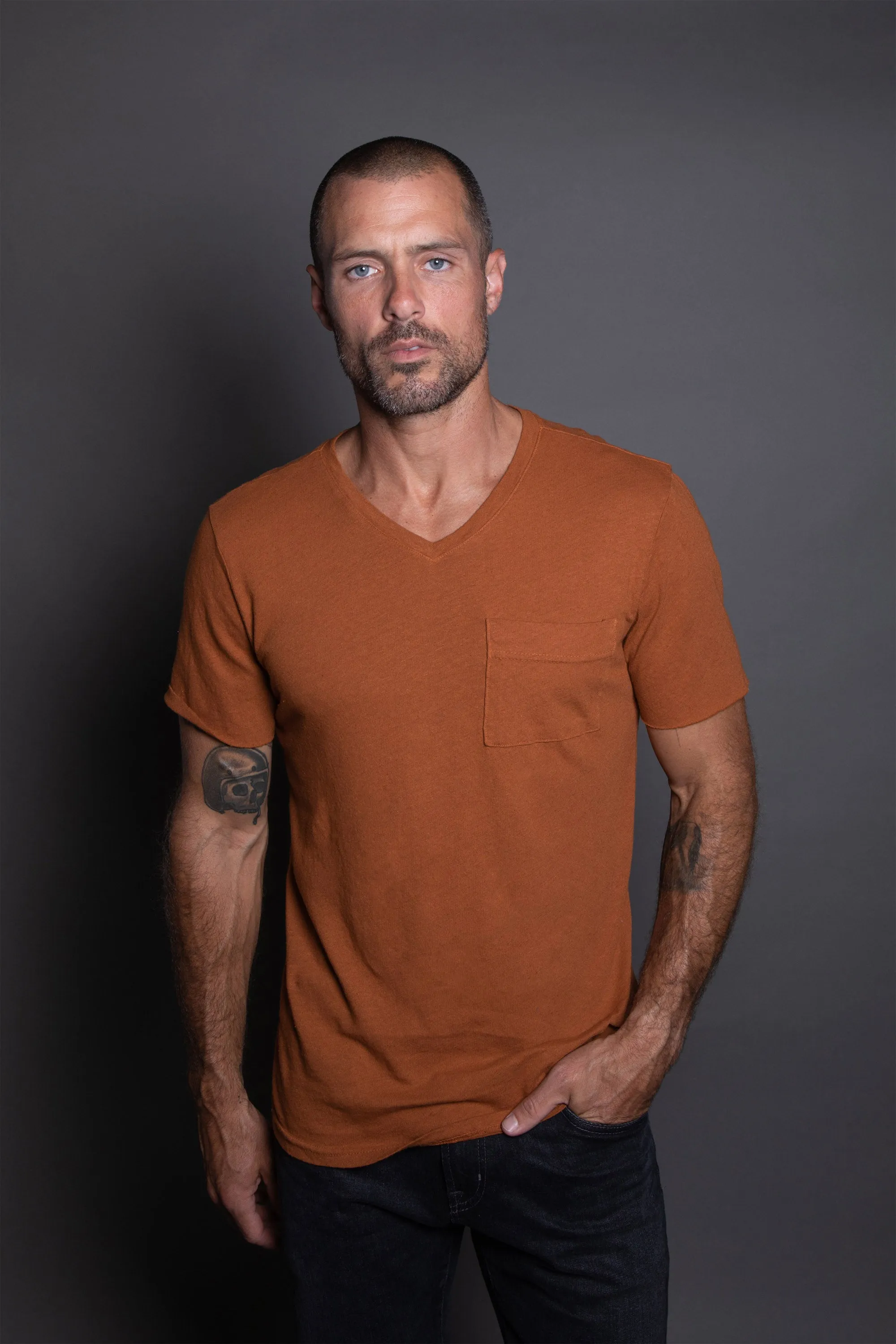 Men's Warren Wide Pocket Cotton Linen V-Neck Tee